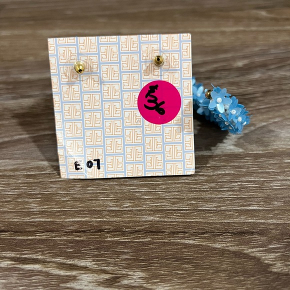 NWT BLUE FLORAL STATEMENT HOOP EARRINGS - Picture 2 of 5